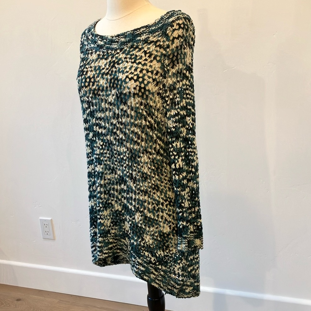 Variegated Blue colors & White loose knit long high low sweater